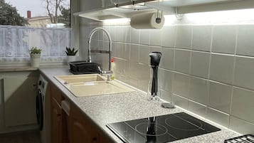 Réfrigérateur, four, plaque de cuisson, lave-vaisselle