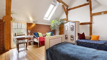 9 bedrooms, free WiFi, bed sheets