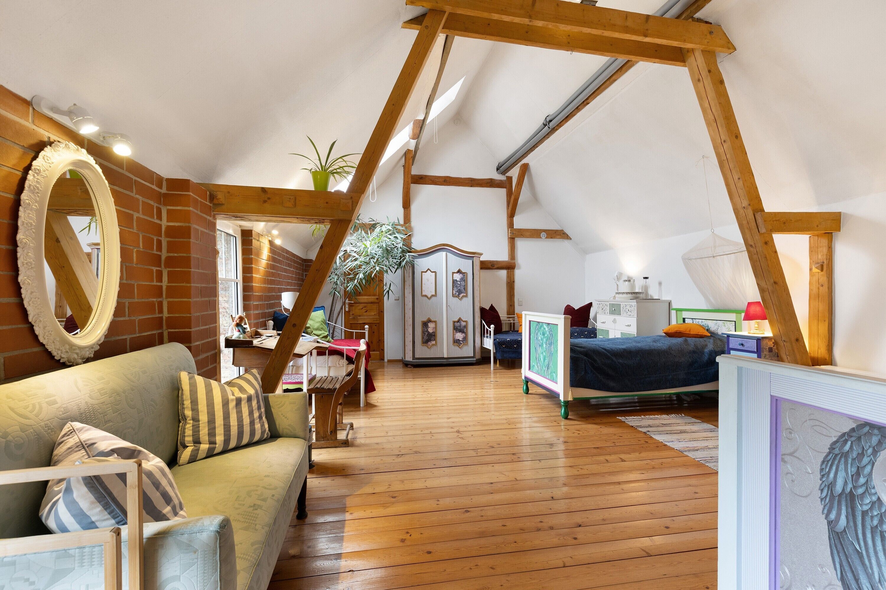 9 bedrooms, free WiFi, bed sheets