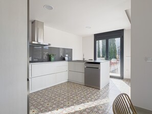 Fridge, microwave, oven, dishwasher