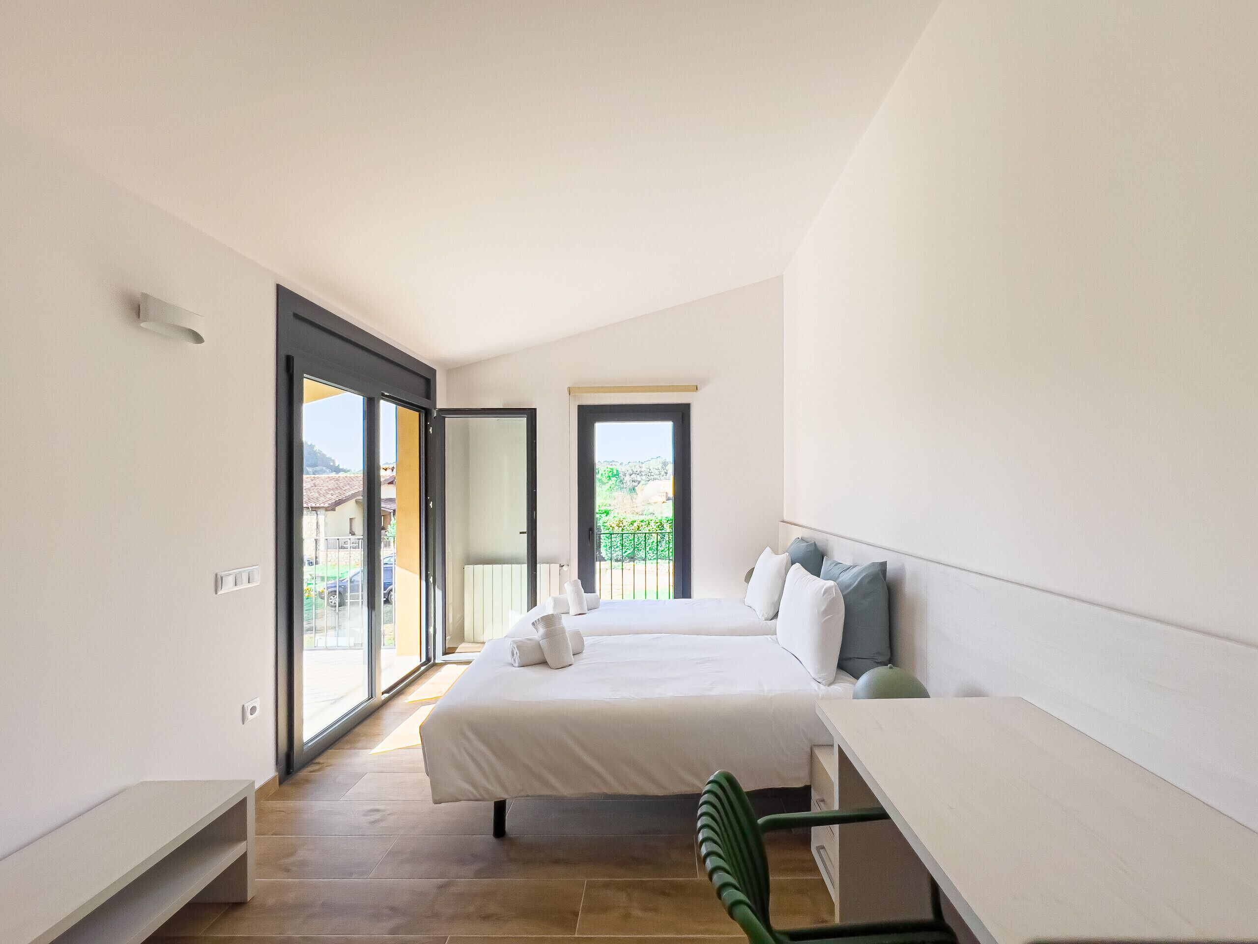 4 bedrooms, in-room safe, travel cot, free WiFi