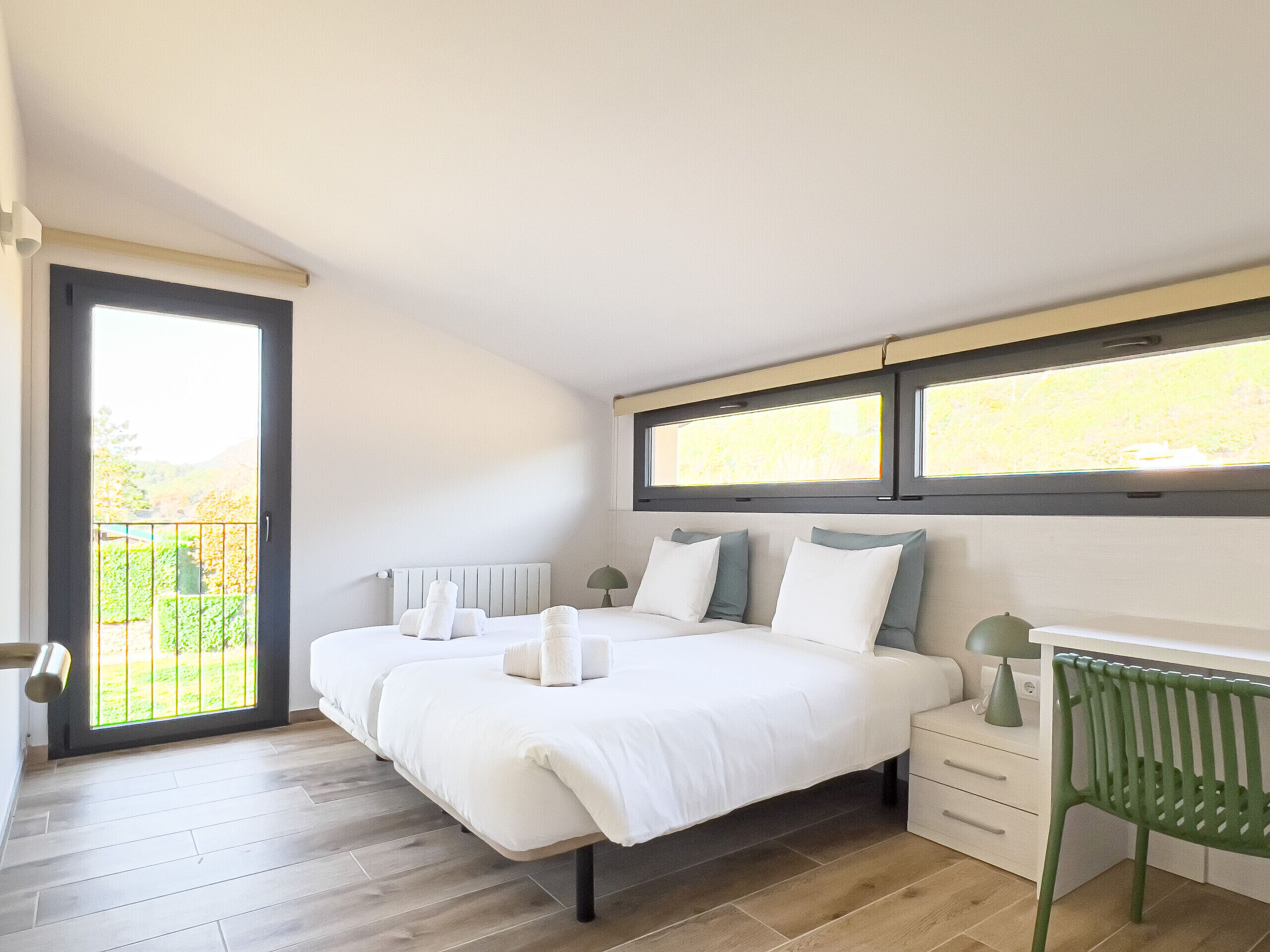 4 bedrooms, in-room safe, travel cot, free WiFi