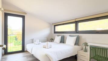 4 bedrooms, in-room safe, travel cot, free WiFi