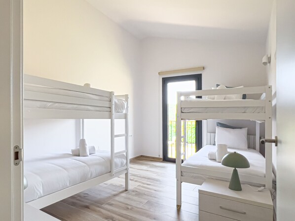 4 bedrooms, free WiFi, bed sheets