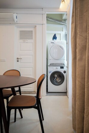 Interior - FAMILY PORTO - Large apartment located in one of the most typical areas of the centre of Porto (Porto)