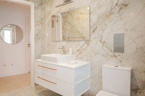 Douche, séchoir à cheveux