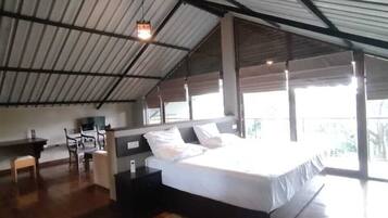 Elite Double Room | Living area | TV