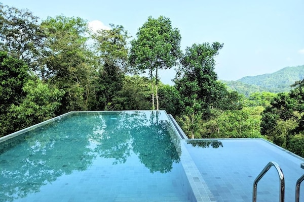 13 outdoor pools