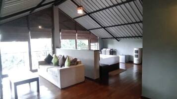 Elite Double Room | Living area | TV