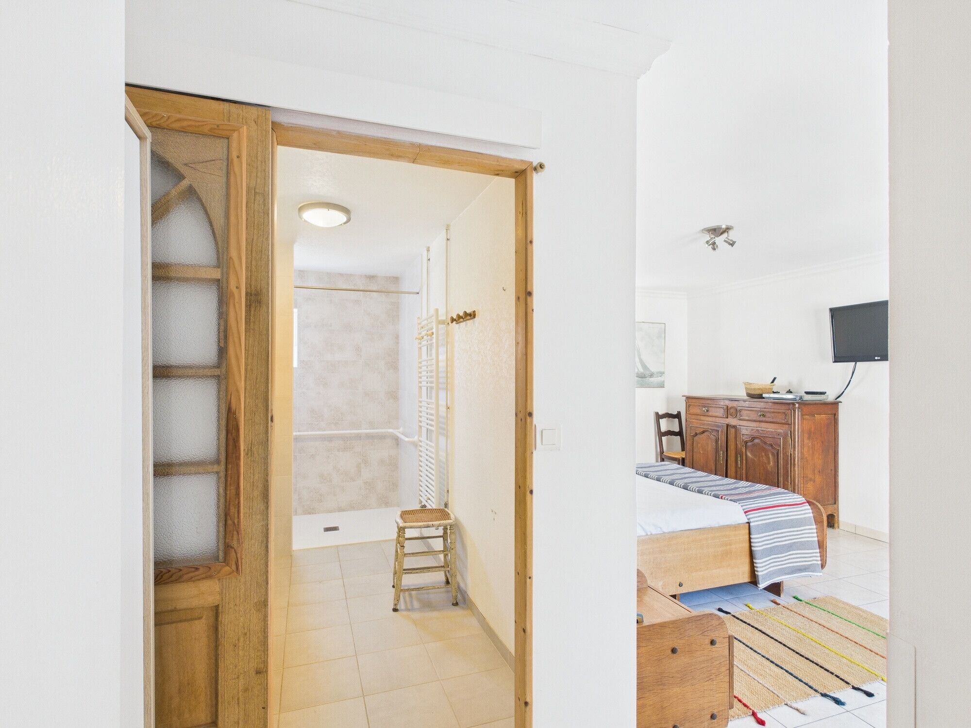 5 slaapkamers, een strijkplank/strijkijzer, gratis wifi