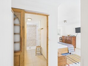 5 chambres, fer et planche à repasser, Wi-Fi gratuit