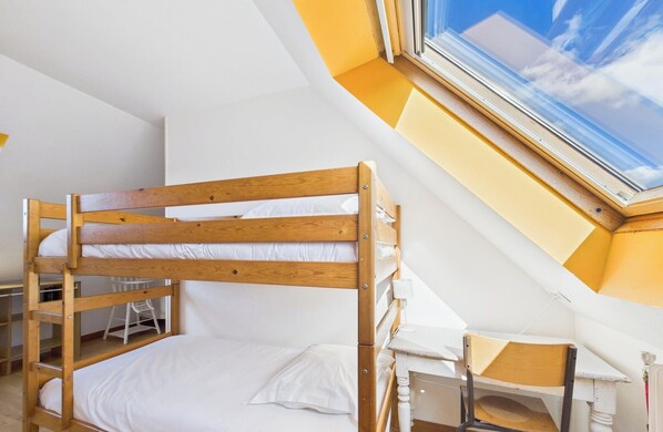 5 habitaciones, tabla de planchar con plancha y wifi gratis 