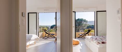 2 bedrooms, iron/ironing board, WiFi