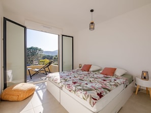 2 bedrooms, iron/ironing board, WiFi