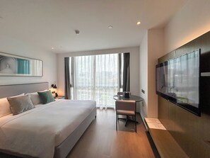 Superior eenpersoonskamer, kitchenette, uitzicht op rivier | Verduisterende gordijnen, geluiddichte muren