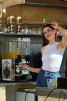 2 restaurants, breakfast served