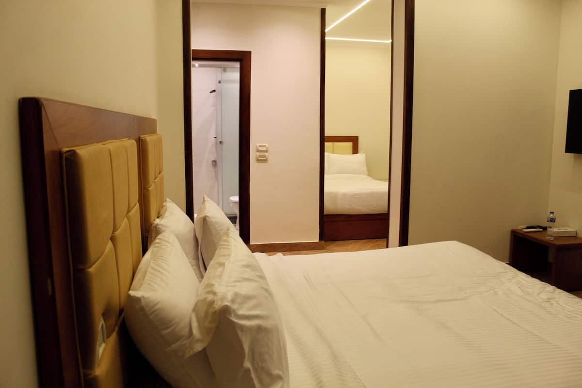 Classic Suite with pyramids view