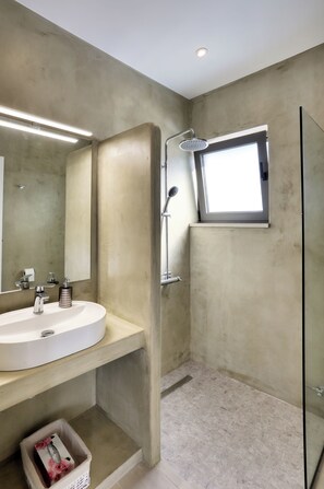 Shower, hair dryer, towels, soap - Sternes Panorama Executive  Villa with Pool, Sitia (Sitia)
