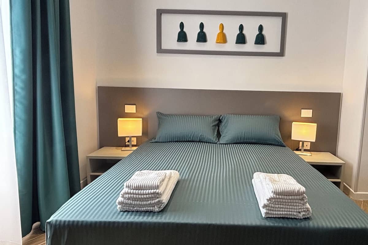 Habitación doble de lujo, vista al mar | Escritorio, espacio para trabajar con laptop y cortinas blackout