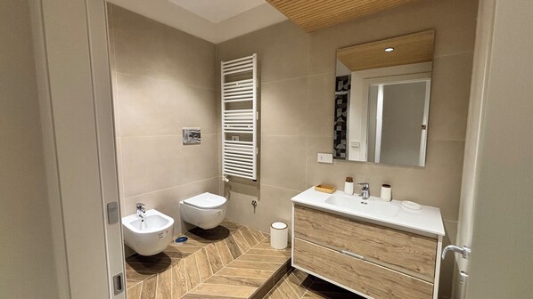 Deluxe Room, Balcony | Bathroom | Shower, rainfall showerhead, hair dryer, towels - Seaside Suites (Naples)