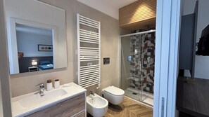 Deluxe Triple Room, Balcony, Partial Sea View | Bathroom | Shower, rainfall showerhead, hair dryer, towels - Seaside Suites (Naples)