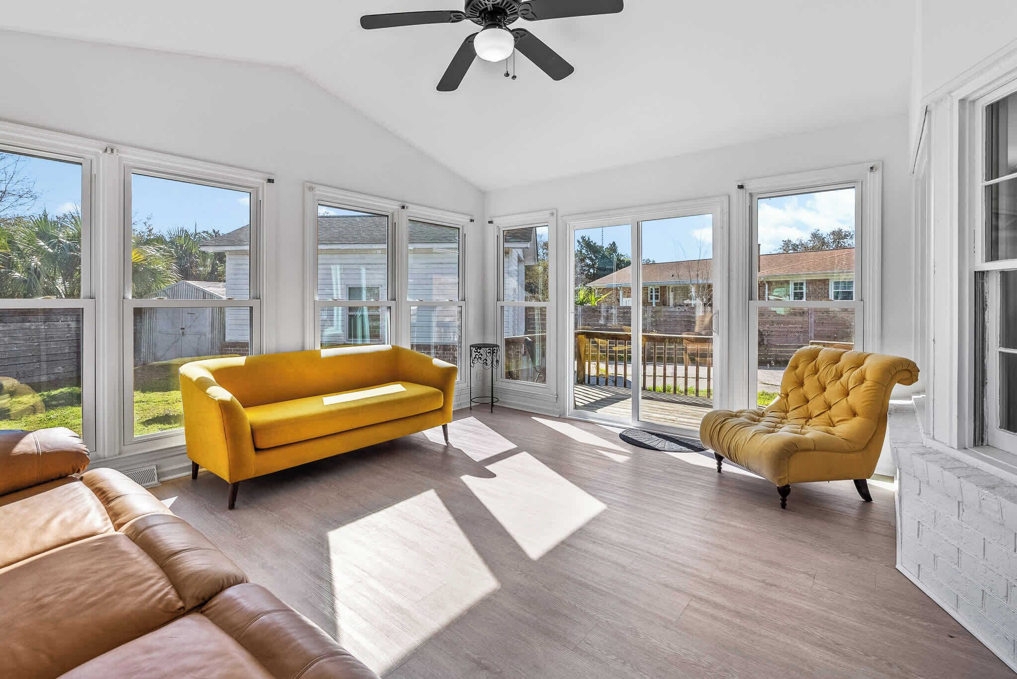 Een televisie en een kantoor