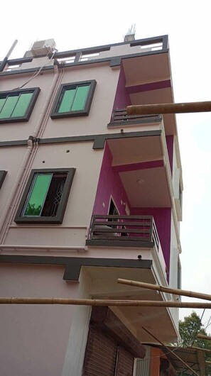 Mặt tiền nơi lưu trú