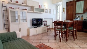 TV - House With Bikes Included By Belcantovillas (Torre Del Lago Puccini)