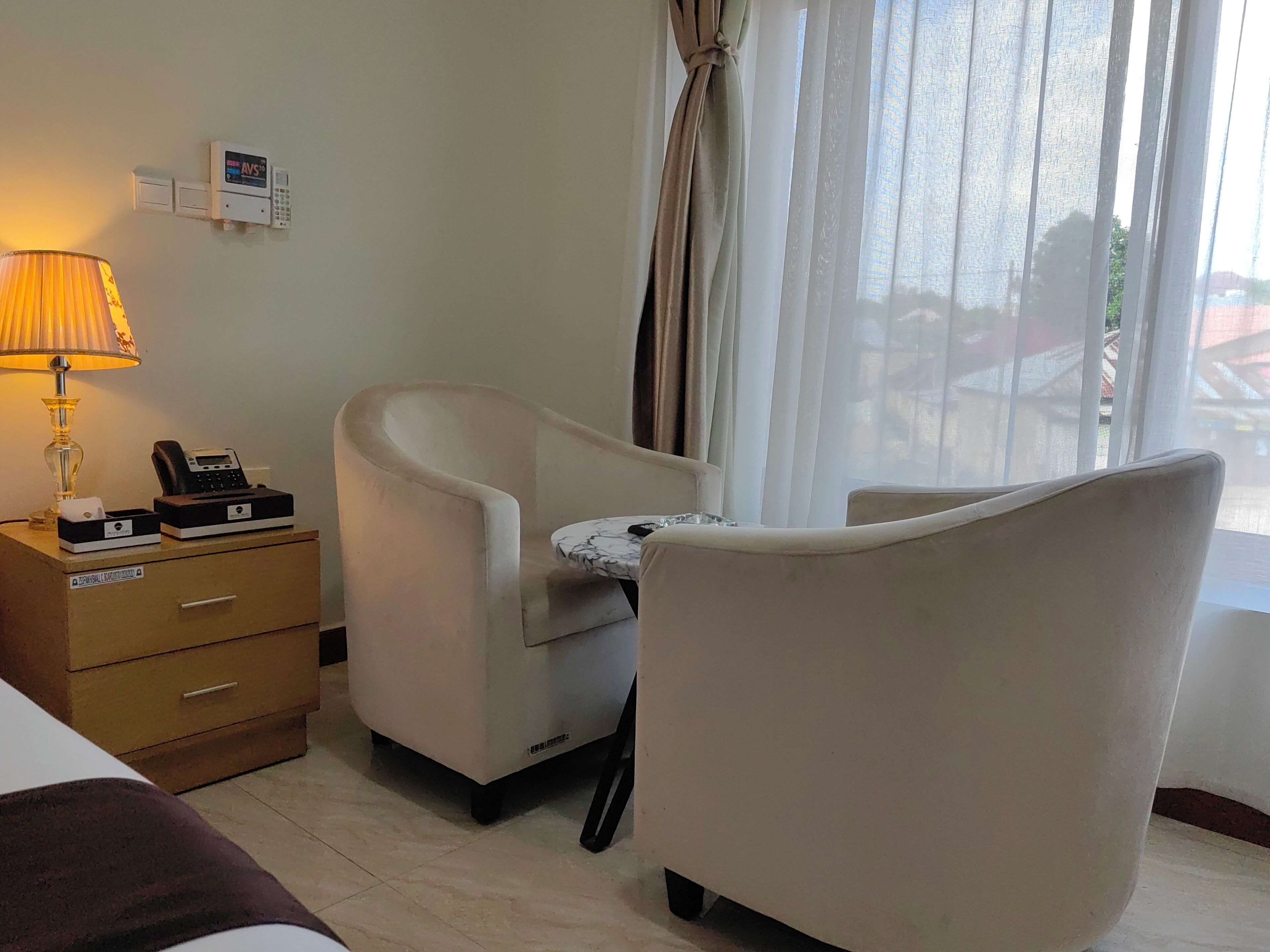 Habitación Deluxe doble, vistas a la ciudad | Caja fuerte, espacio para trabajar con un portátil, cortinas opacas