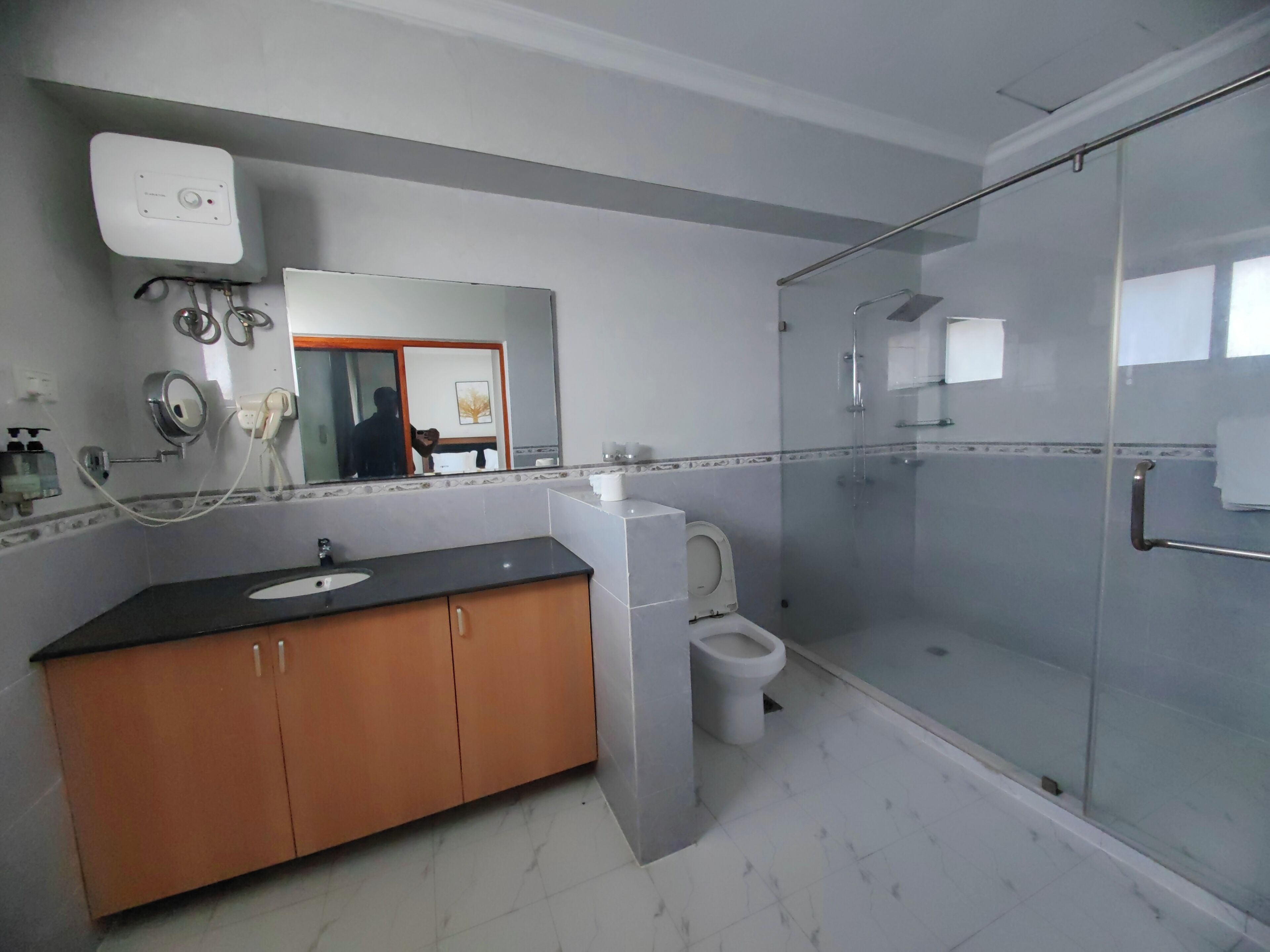 Deluxe Suite, Bay View | Bathroom | Shower, hair dryer, bathrobes, slippers