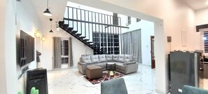 Presidential Villa, Balcony, Resort View | Living area - Orion Blu Yercuad (Yercaud)