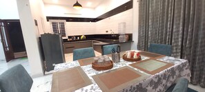 Presidential Villa, Balcony, Resort View | Living area - Orion Blu Yercuad (Yercaud)