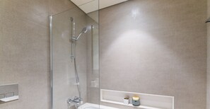 Leilighet, byutsikt | Bad