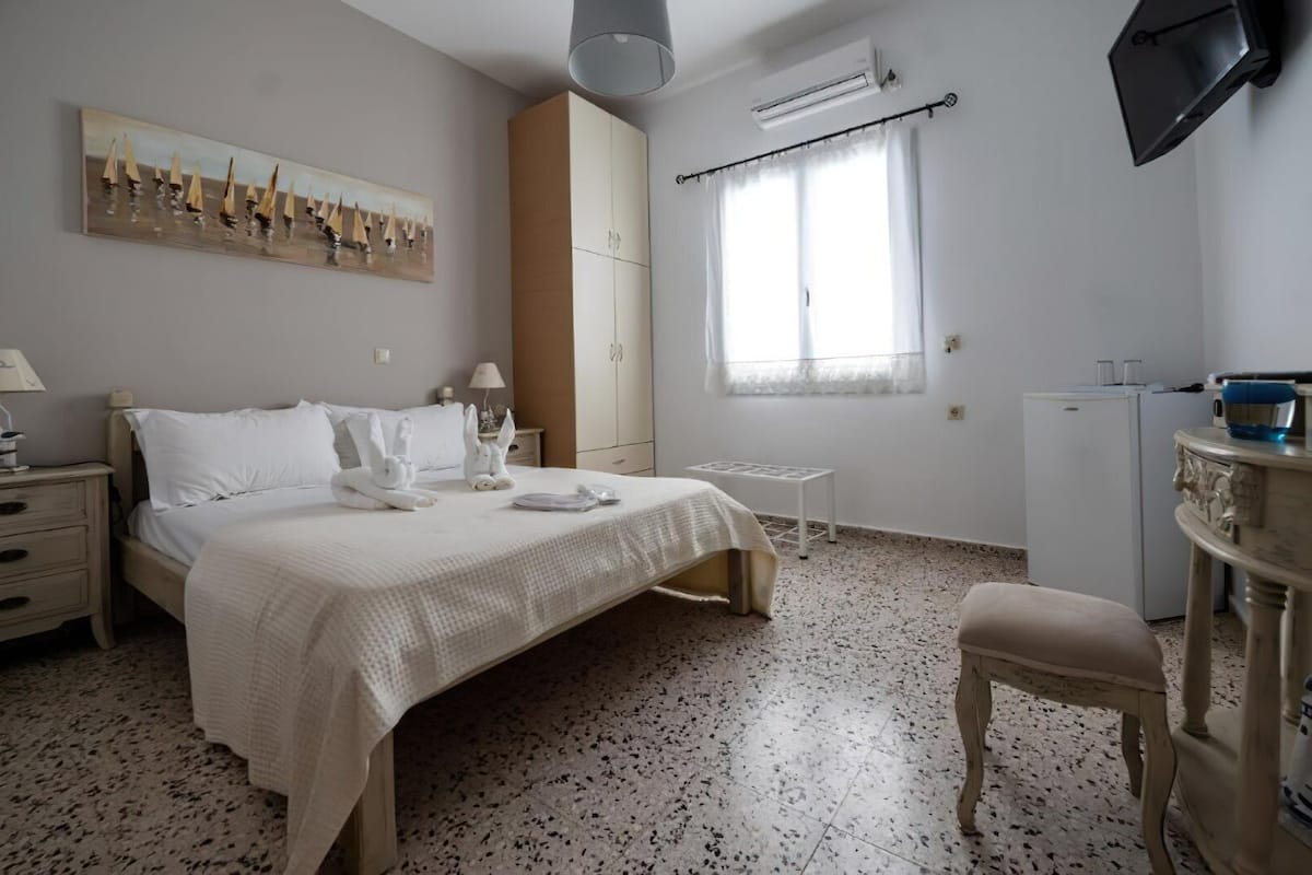 Double Room | Laptop workspace, soundproofing, iron/ironing board, free WiFi