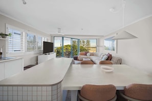 TV, offices - Caprina at Happy Valley - Beachfront Escape (Caloundra Region)