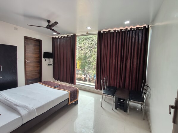 Free WiFi, bed sheets - Hotel Golden Arch  (Bangalore)