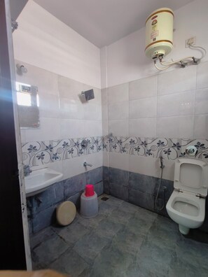 Free toiletries, soap - Hotel Golden Arch  (Bangalore)