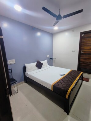 Free WiFi, bed sheets - Hotel Golden Arch  (Bangalore)