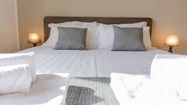 1 chambre, fer et planche à repasser, Wi-Fi gratuit, draps fournis
