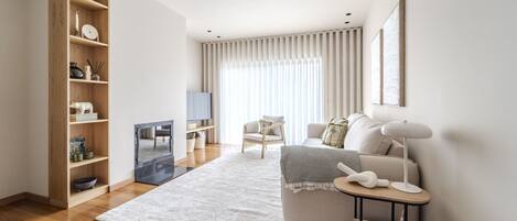 Télévision, cheminée