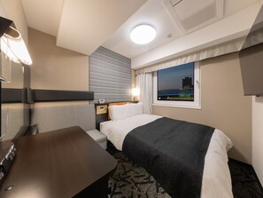 Premium bedding, down comforters, memory foam beds, desk - APA Hotel Suidobashi Ekimae (Tokyo)