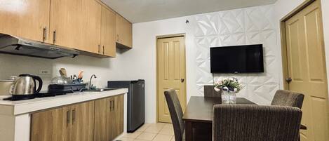 Fridge, microwave, stovetop, cookware/dishes/utensils