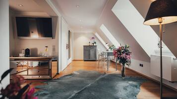 Himmelreich Suite | 1 Schlafzimmer, Allergikerbettwaren, Zimmersafe, individuell dekoriert