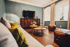 Suite, vistas al jardín | Ropa de cama hipoalergénica, caja fuerte, decoración individual