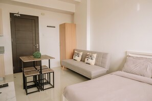 1 habitación, tabla de planchar con plancha, wifi y ropa de cama 