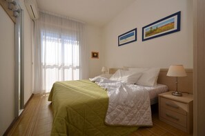 2 bedrooms, bed sheets