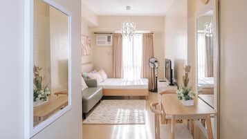 1 dormitorio, tabla de planchar con plancha, wifi y ropa de cama