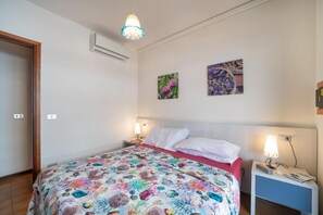 1 bedroom, internet, bed sheets