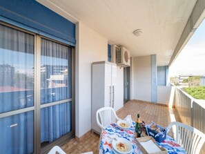 Outdoor dining - Bright house near the town's core (Bibione)