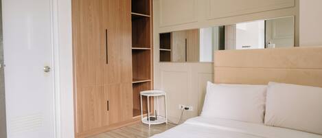 2 bedrooms, iron/ironing board, internet, bed sheets